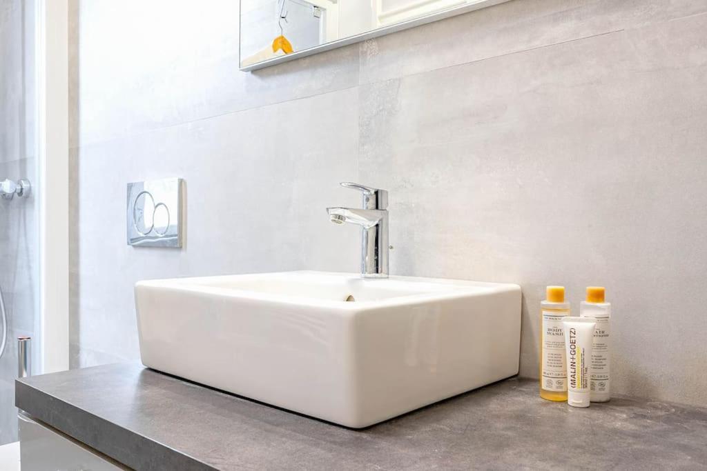Guest Planet - Nice Flat Near Bovisa Milan Bagian luar foto